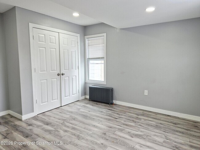 Building Photo - 124 Willow St