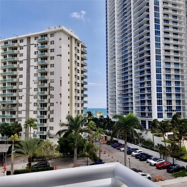 Building Photo - 3000 S Ocean Dr