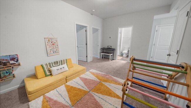 Building Photo - Stylish 3 Bedroom Townhome in The Commons – Richmond Hill Living at Its Finest