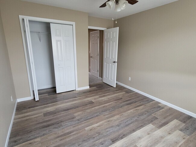 Building Photo - emi1043