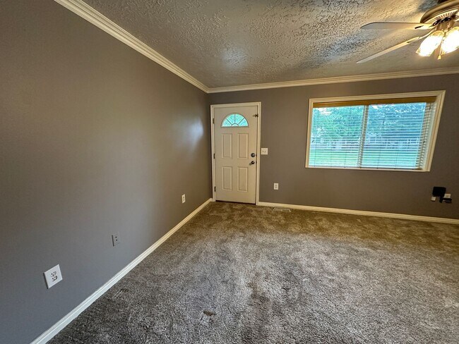 Building Photo - Cute and Cozy 2 Bed, 1.5 Bath Townhome in the Meadows!