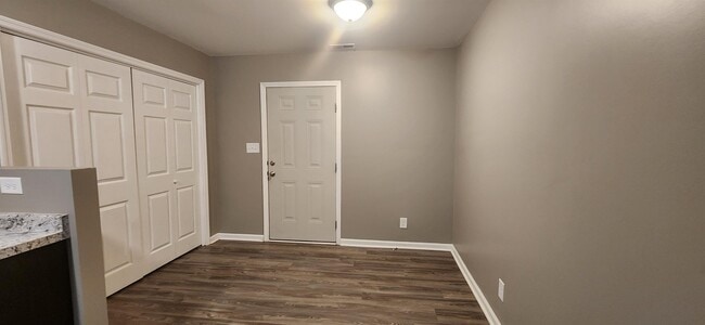 Building Photo - 610 Miller Ave
