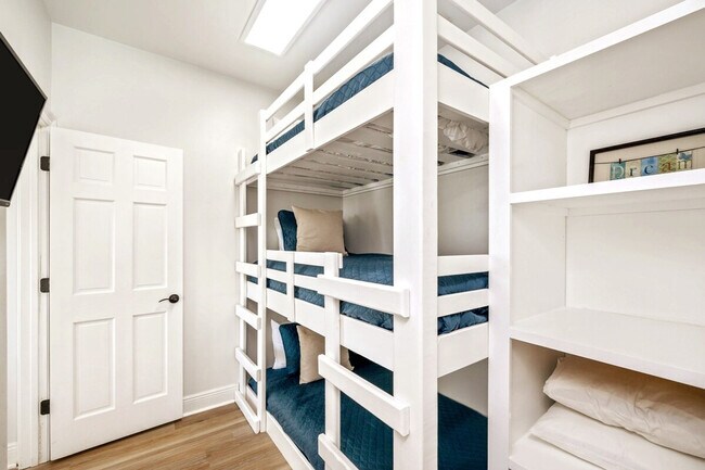 Building Photo - 2825 Scenic Hwy 98