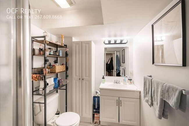 Building Photo - 1728 Spruce St