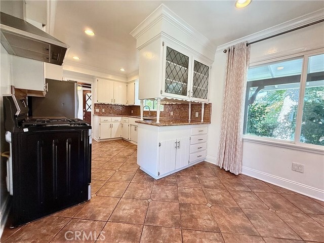 Building Photo - 22346 Burbank Blvd