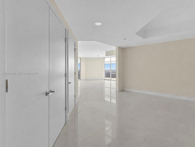 Building Photo - 17301 Biscayne Blvd