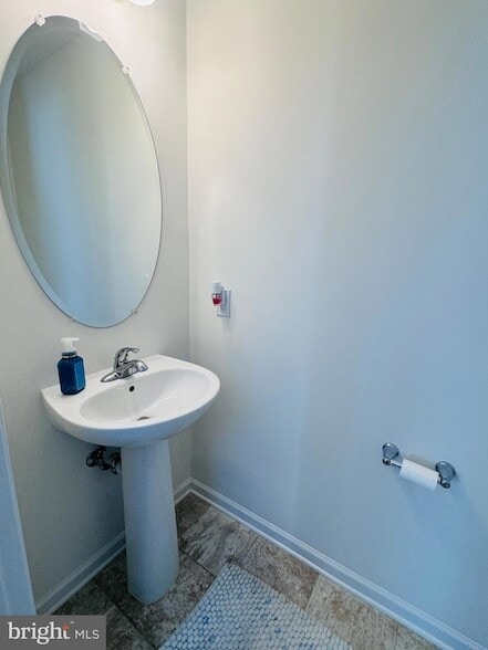 Building Photo - 576 Thumper Dr