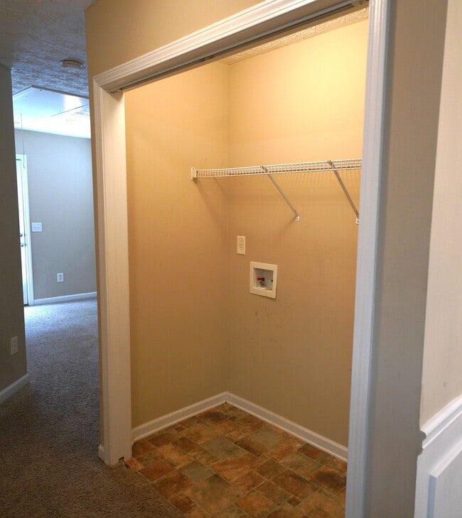 Building Photo - 221 Alton Cir