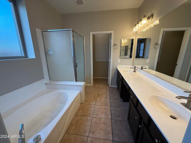 Building Photo - 313 N Kimberlee Way