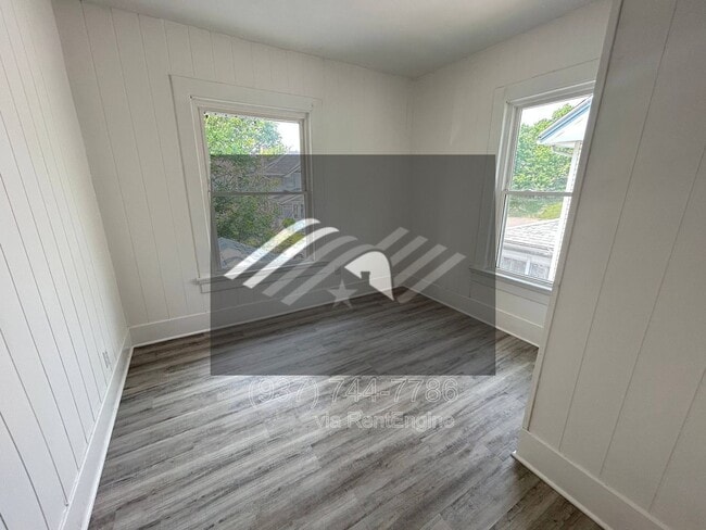 Building Photo - 949 Ferndale Ave