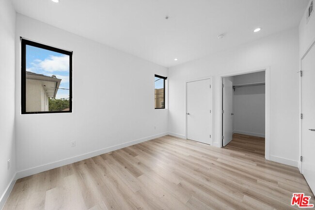 Building Photo - 5612 Lexington Ave