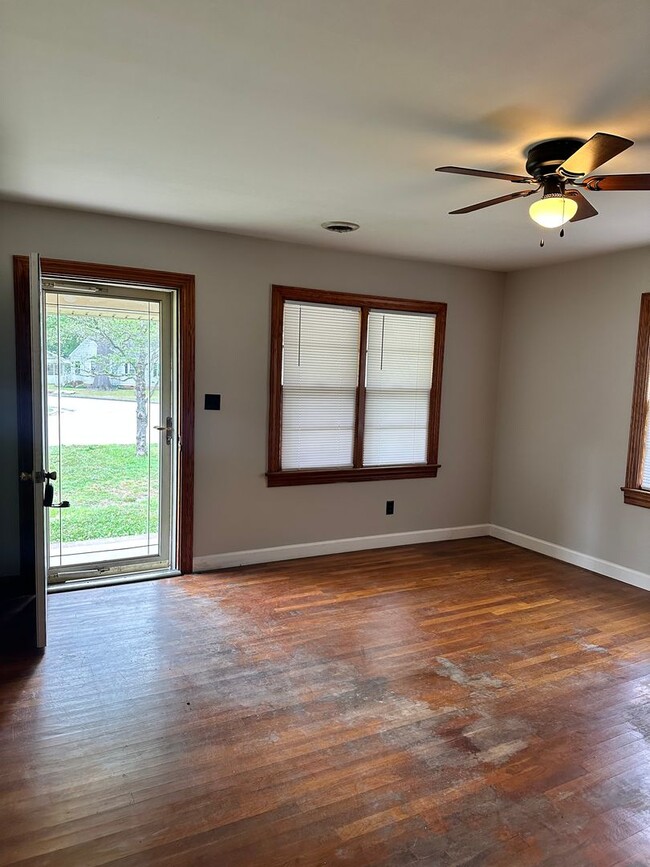 Building Photo - RENTAL HOME 3BD/1.5BTH