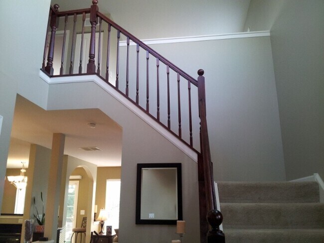 Building Photo - Lakemoor 2 Bedroom 2.5 Townhome Available!