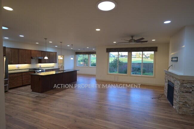 Building Photo - Beautiful custom-built 3 bed, 1 office, 2 bath, 2 car garage in Sequim