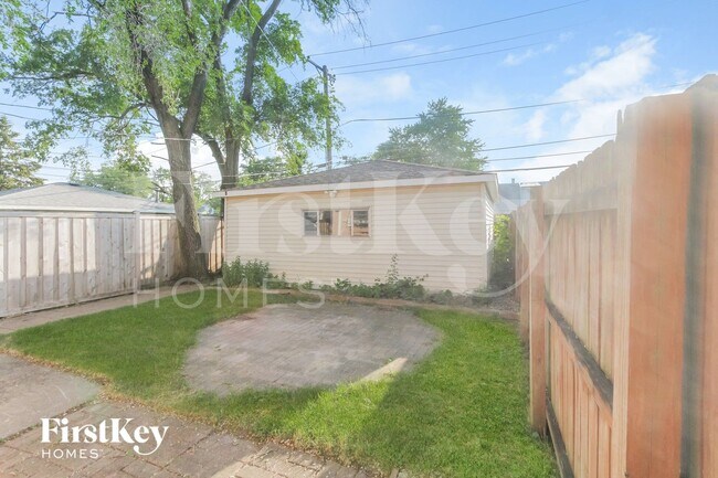 Building Photo - 7804 S Laramie Ave