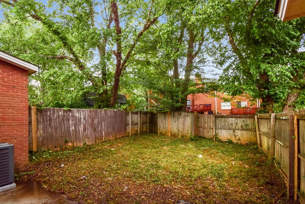 Building Photo - 988 Park Gate Pl