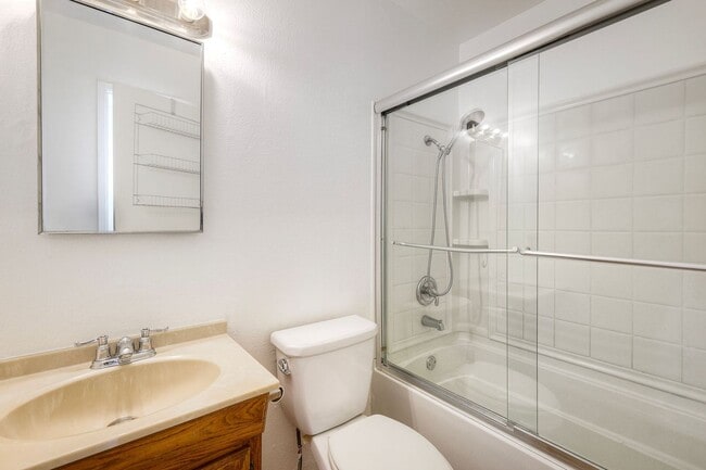 Building Photo - Santee Townhome Two Weeks FREE  2/1 Prime Location