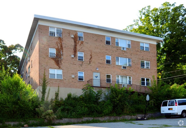 Building Photo - 35 Oak St