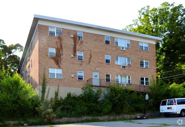 Building Photo - 35 Oak St