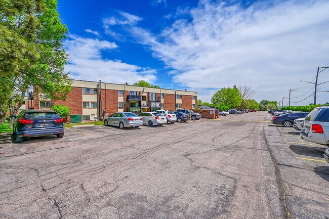 Building Photo - $1,340.95 - 1 Bed, 1 Bath Condo in Denver with In Unit Laundry!