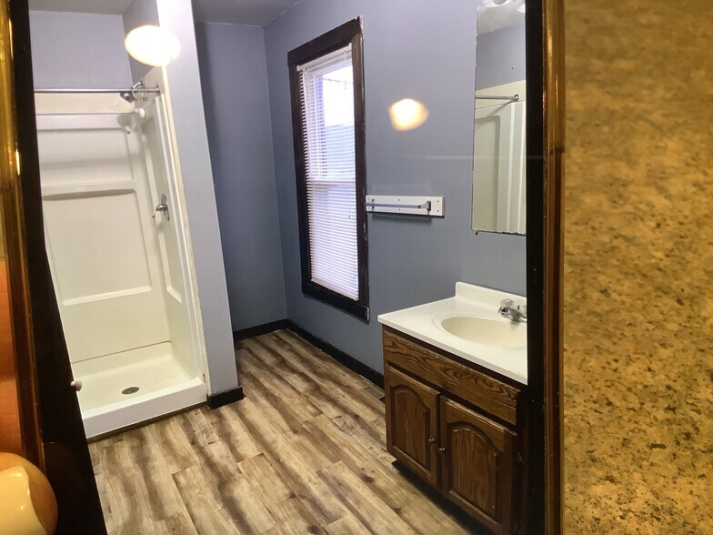 Building Photo - 356 E Court St