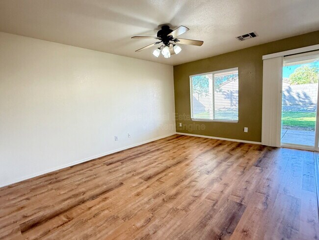 Building Photo - 10306 E Delta Ave