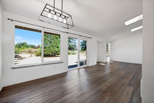 Building Photo - Move in ready - 3 bedrooms, 2 bath rambler...
