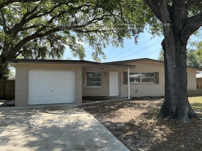 Building Photo - 2209 Curtis Dr S