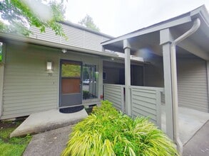 Building Photo - 2 Bedroom Condo In Fantastic Location!