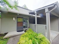 Building Photo - 2 Bedroom Condo In Fantastic Location!