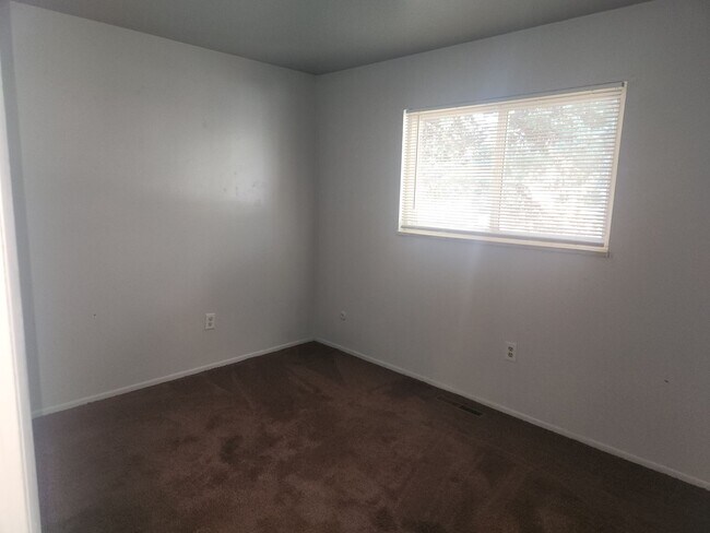 Building Photo - Lovely 4 Bedroom, 2 Bath home available NOW!