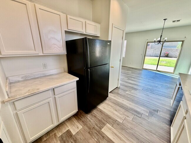 Building Photo - 3018 W Sands Dr