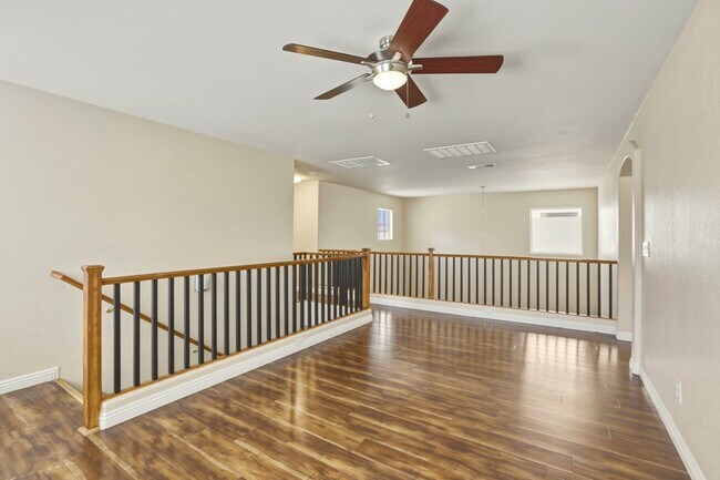 Building Photo - 4 Bedroom Home with Oversized Yard & RV Parking!