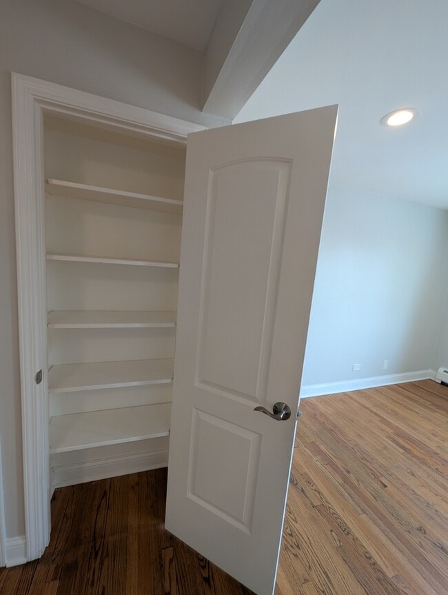 Building Photo - 9216 Seymour Ave