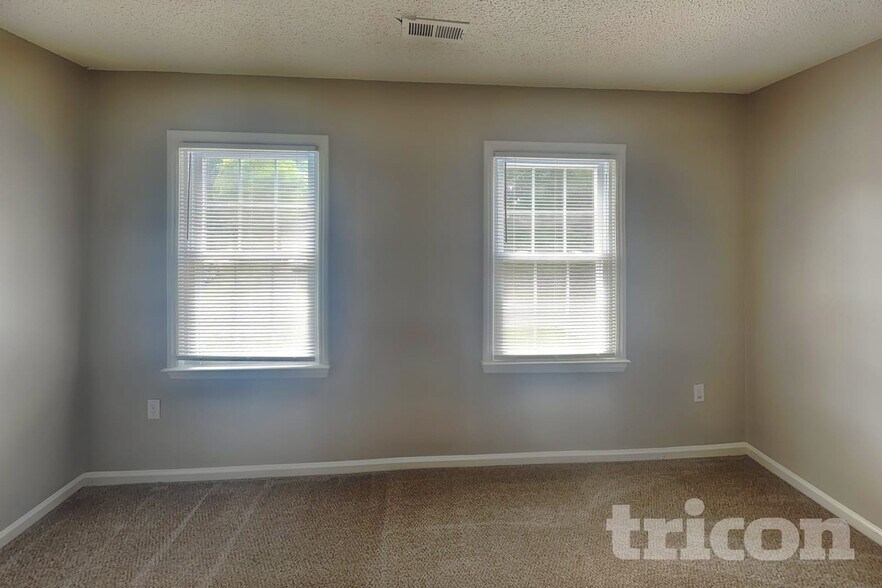 Building Photo - 7400 Palmetto Ct