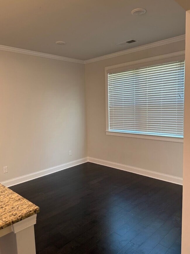 Building Photo - Spacious 5BR House in Buford