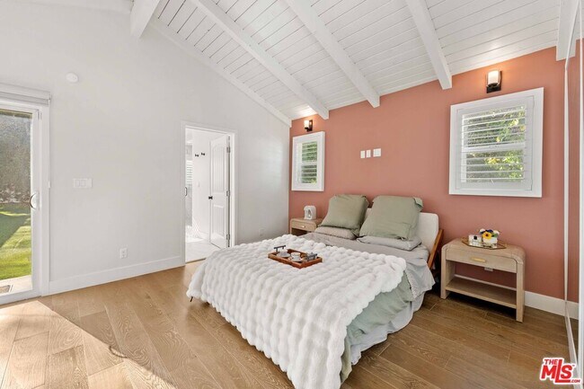 Building Photo - 11642 Acama St