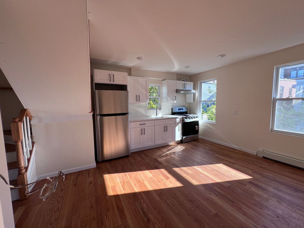 Building Photo - 409 41st St