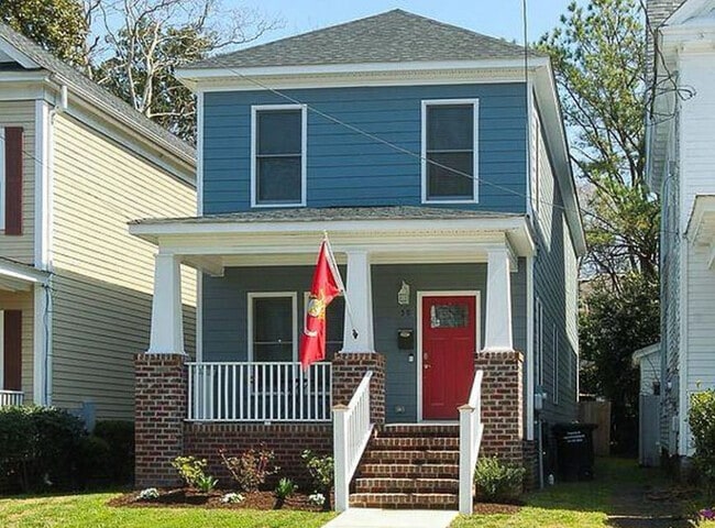 Building Photo - Sober living recovery house for men in Por...