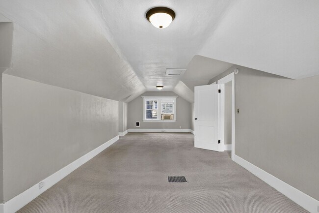 Building Photo - 3434 NE 18th Ave