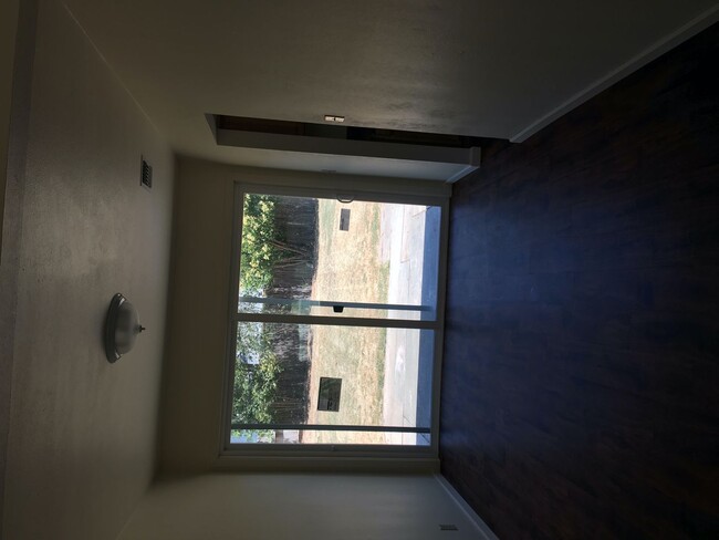 Building Photo - COMING SOON! Beautifully Renovated 3 Bedro...