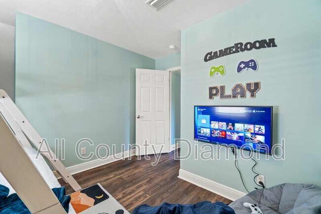 Building Photo - 9004 Polly Ave