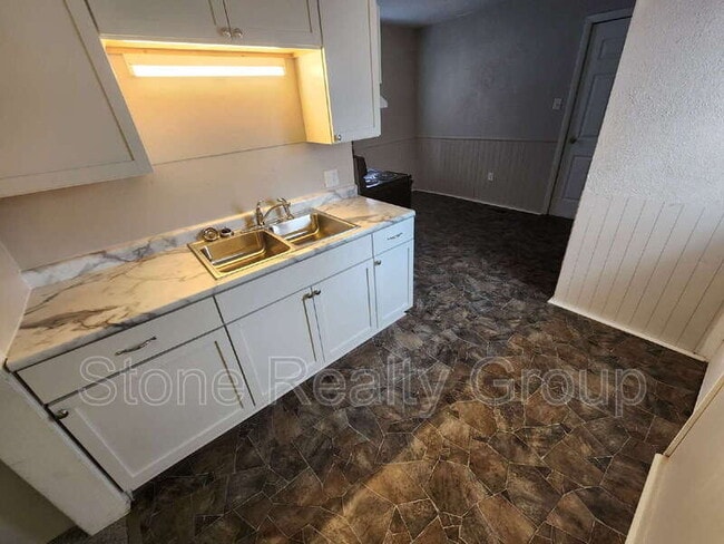 Building Photo - 1715 S 9th St