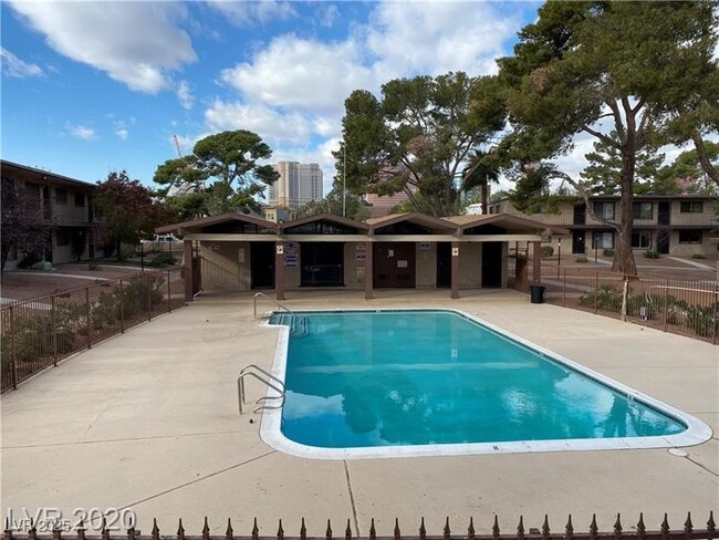 Building Photo - 625 S Royal Crest Cir