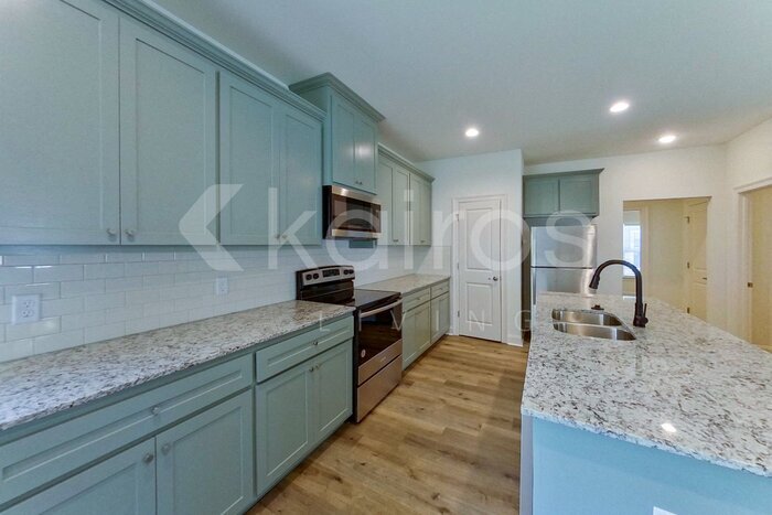 Building Photo - 7936 S Hendrick Dr