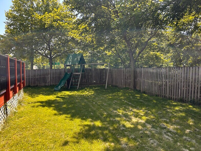 Building Photo - 9935 Harmony Ln