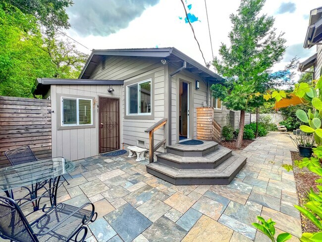 Building Photo - Beautiful Single-Level Home Located in the...