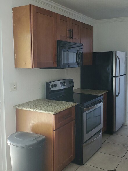 Electric stove - 9140 Timber Path