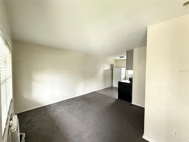 Building Photo - 639 Ramona Ln