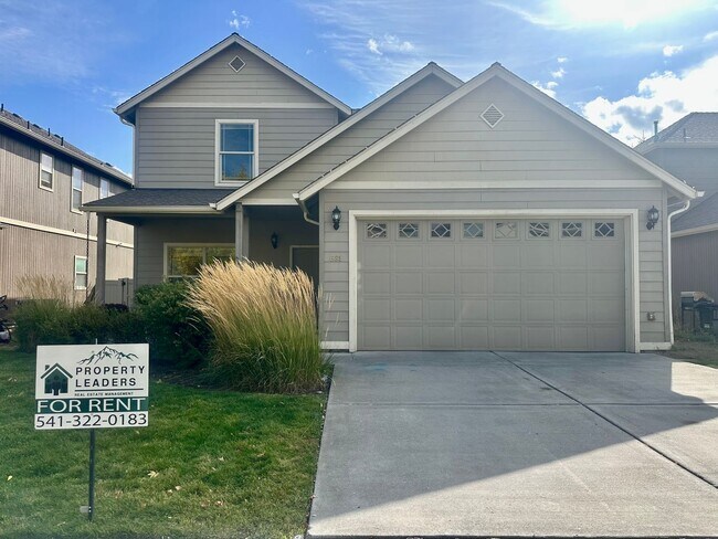 Primary Photo - 3 Bed Minutes from Old Mill – Fenced Yard,...